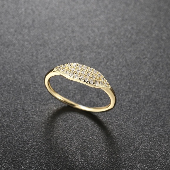 Minimalist leaf-shaped CZ ring (champagne & silver) - Picture 2 of 6